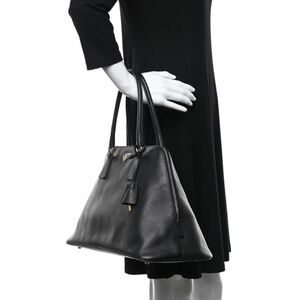 Authentic PRADA Saffiano Lux Large Promenade Tote in Black